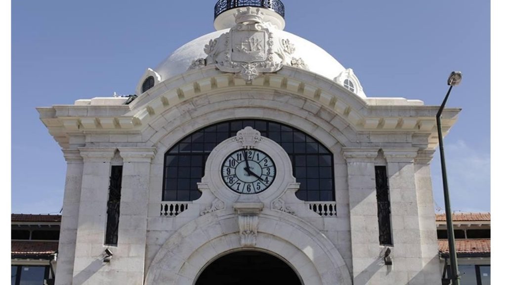 CLOCK TIME OUT MARKET